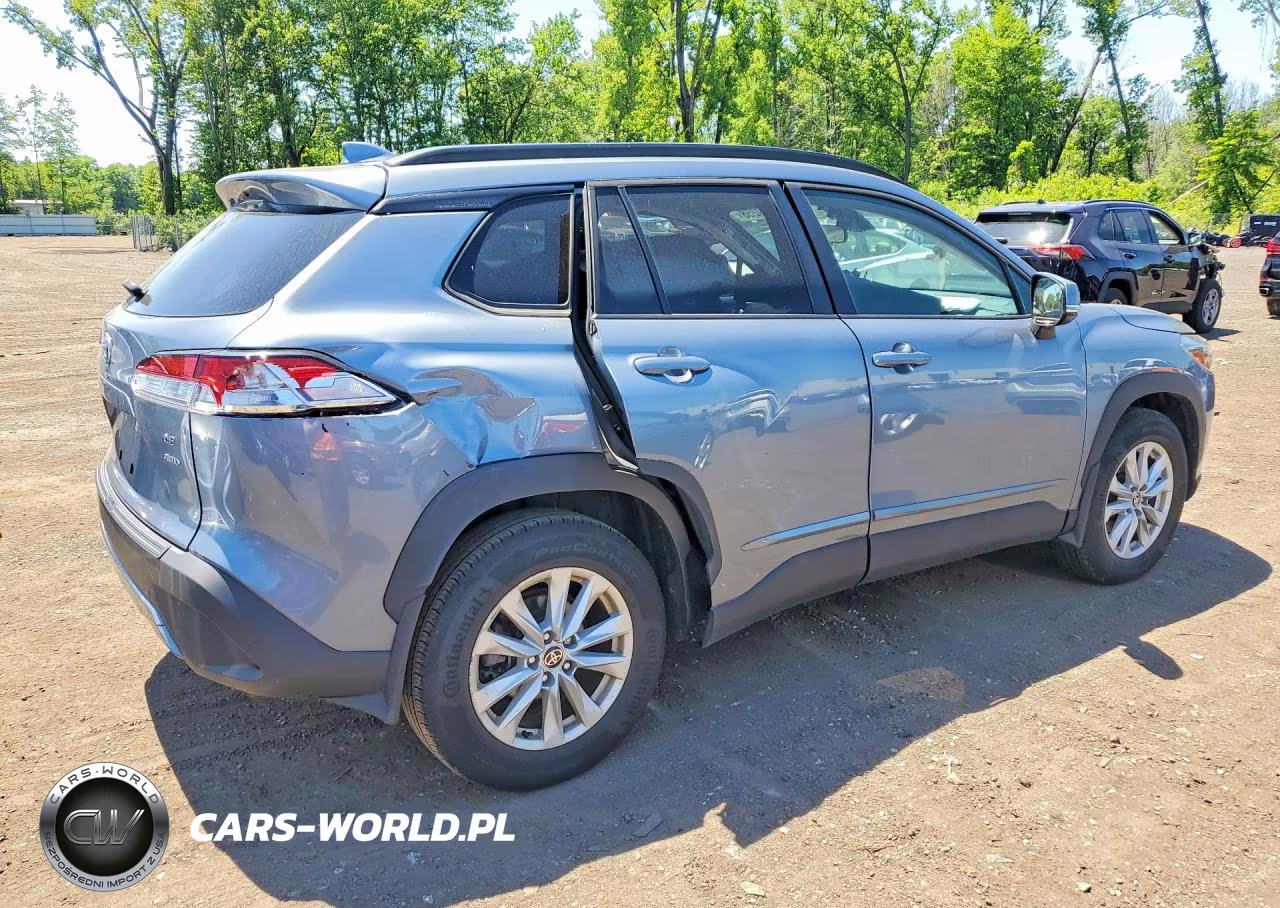 2022 Toyota Corolla Cross Le VIN:7MUBAABG2NV022212 - 3