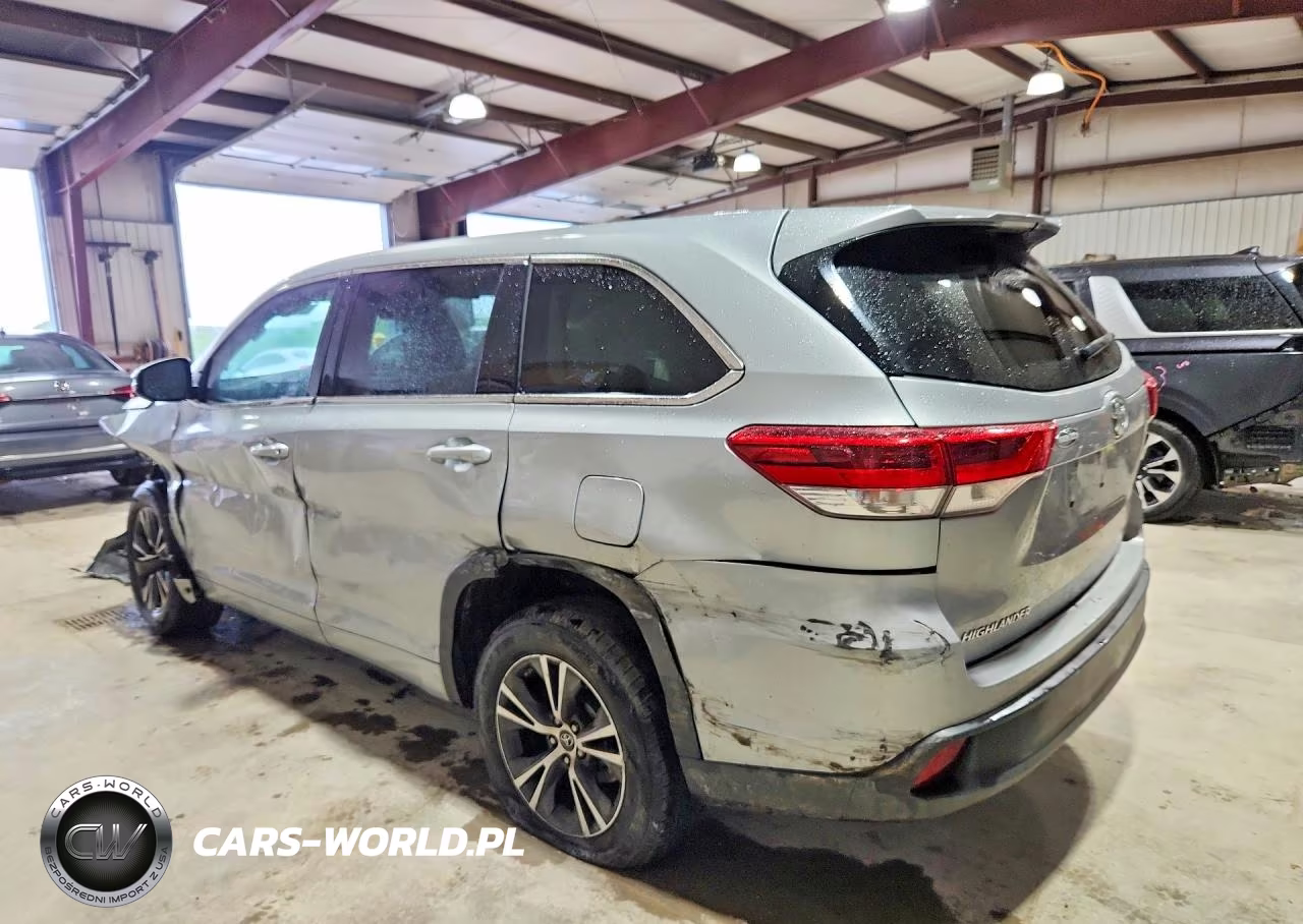 2018 Toyota Highlander Le VIN:5TDZARFH0JS035819 - 2