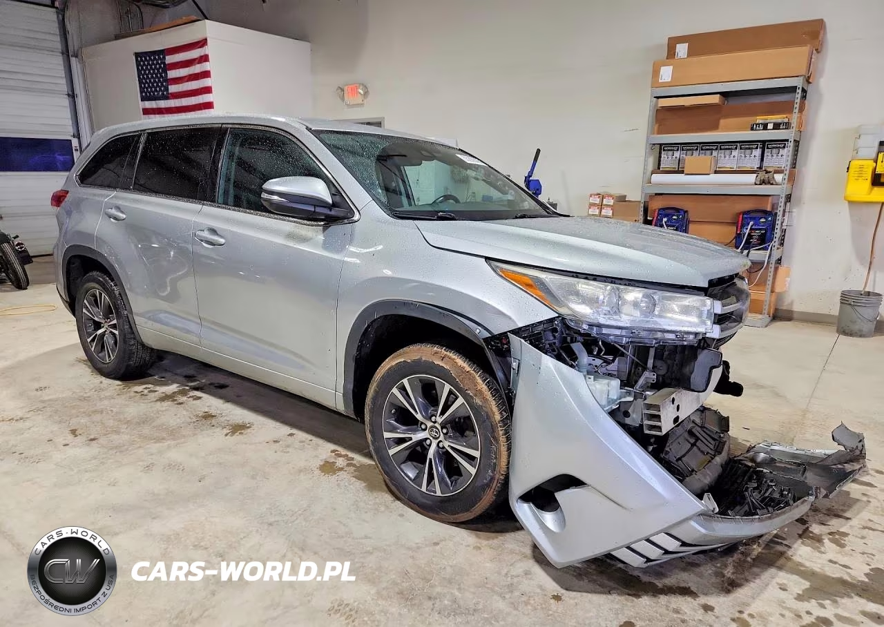 2018 Toyota Highlander Le VIN:5TDZARFH0JS035819 - 4