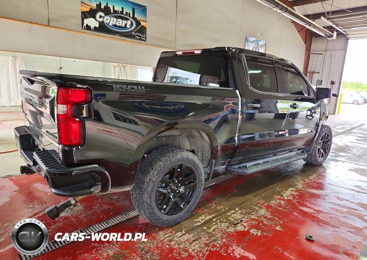 2021 Chevrolet Silverado K1500 Trail Boss Custom VIN:1GCPYCEF8MZ208859 - 3