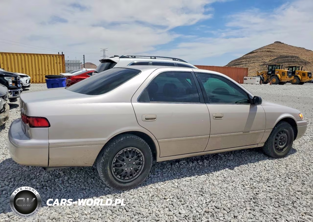 1999 Toyota Camry Le VIN:4T1BG22KXXU418370 - 3