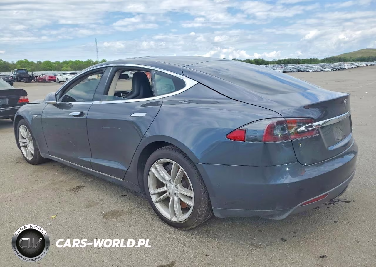 2015 Tesla Model S VIN:5YJSA1E11FF116590 - 2