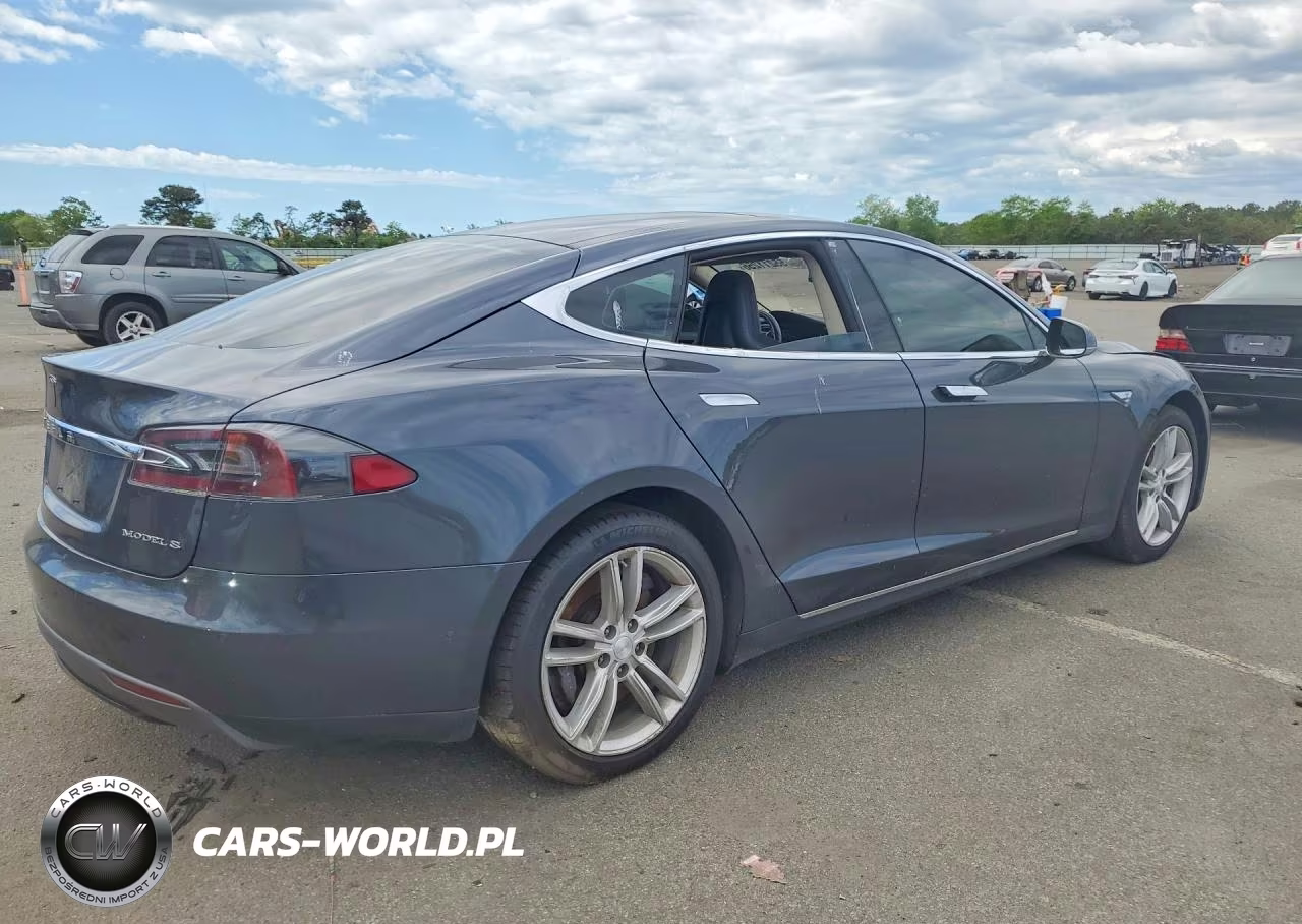 2015 Tesla Model S VIN:5YJSA1E11FF116590 - 3