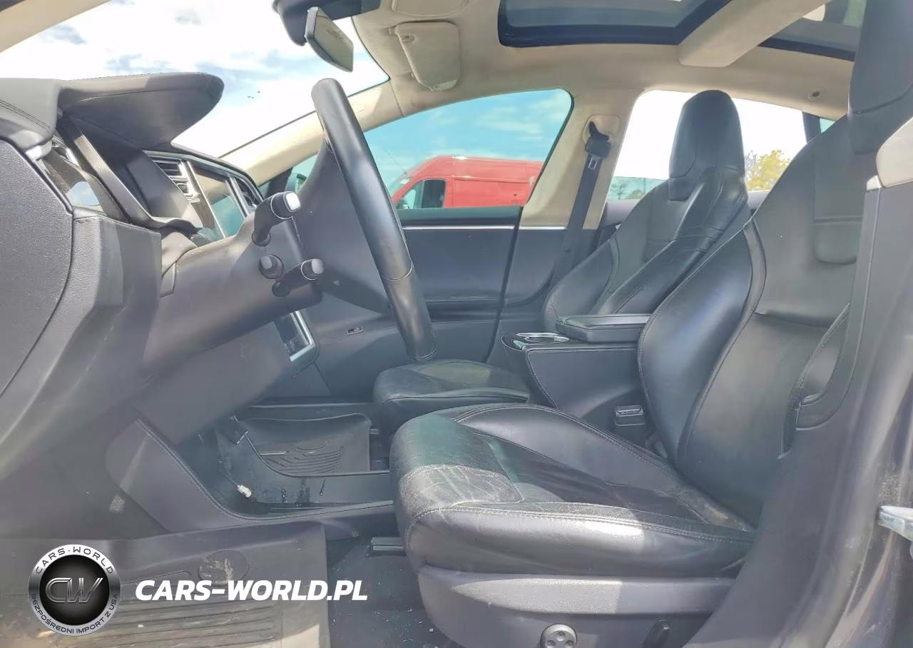 2015 Tesla Model S VIN:5YJSA1E11FF116590 - 7