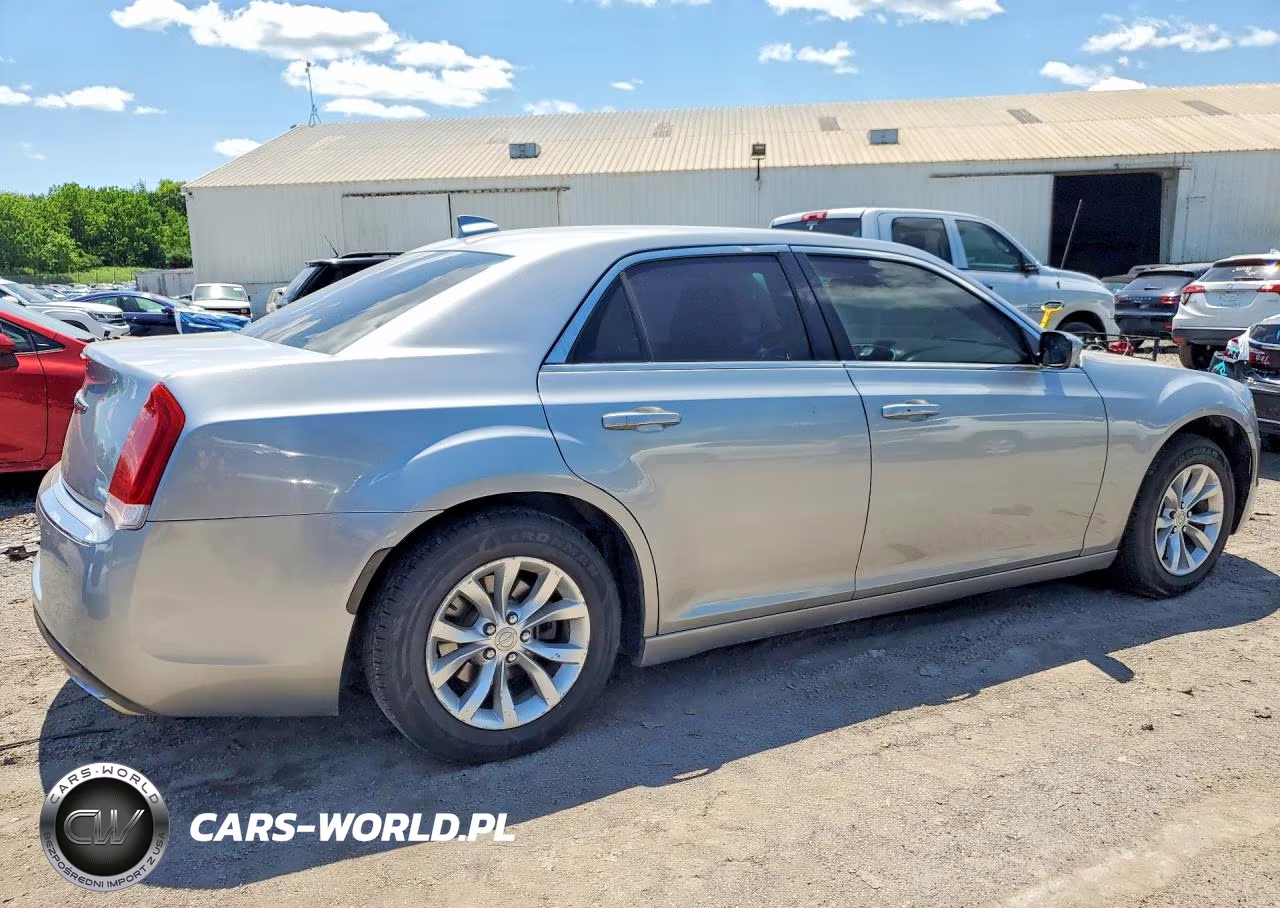 2015 Chrysler 300 Limited VIN:2C3CCAAG8FH841935 - 3