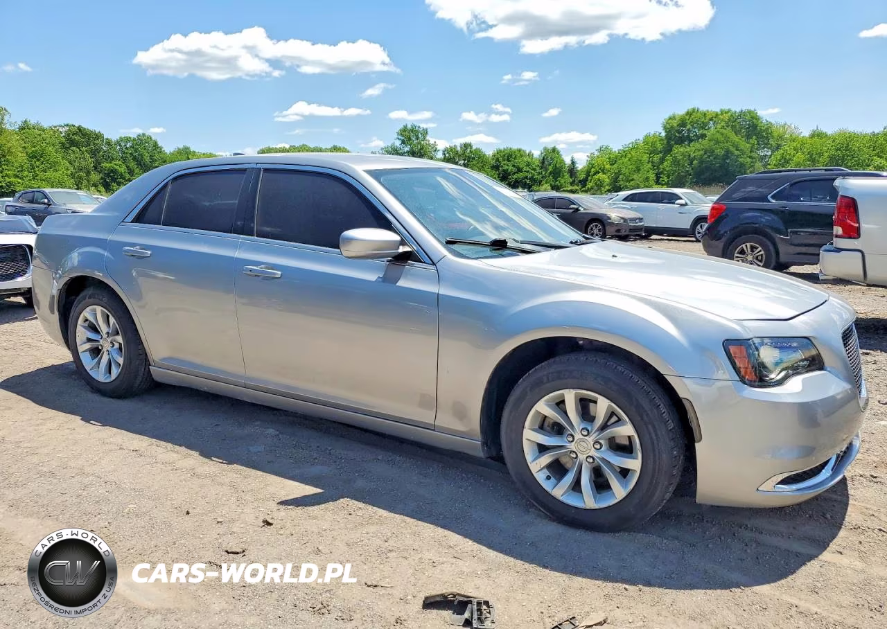 2015 Chrysler 300 Limited VIN:2C3CCAAG8FH841935 - 4