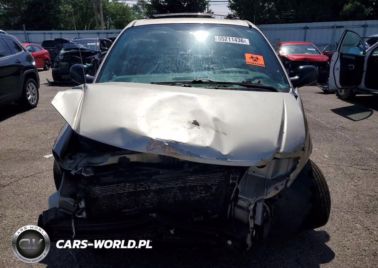 2005 Chrysler Town & Country Limited VIN:2C8GP64L55R229609 - 5