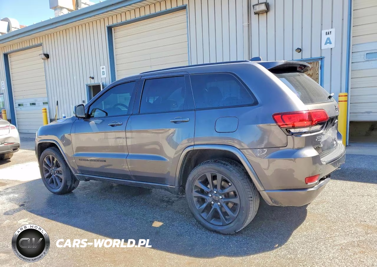 2018 Jeep Grand Cherokee Laredo VIN:1C4RJFAG4JC135923 - 2