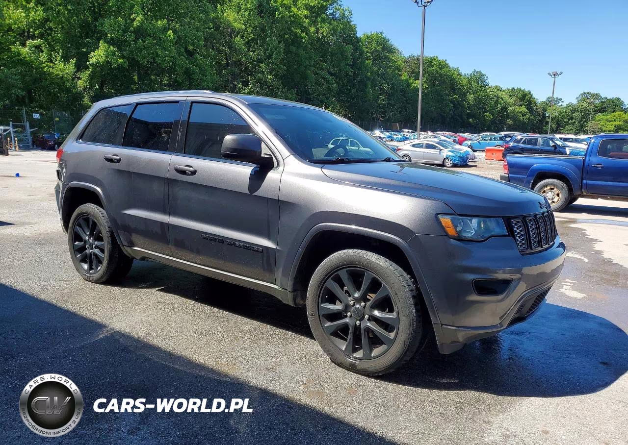 2018 Jeep Grand Cherokee Laredo VIN:1C4RJFAG4JC135923 - 4