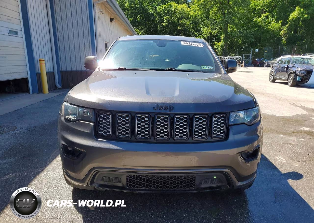 2018 Jeep Grand Cherokee Laredo VIN:1C4RJFAG4JC135923 - 5