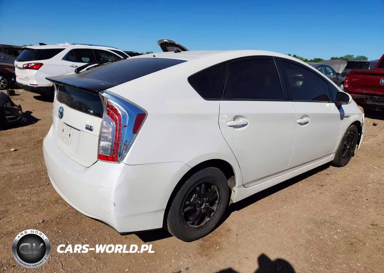 2015 Toyota Prius Two VIN:JTDKN3DU9F1928045 - 3