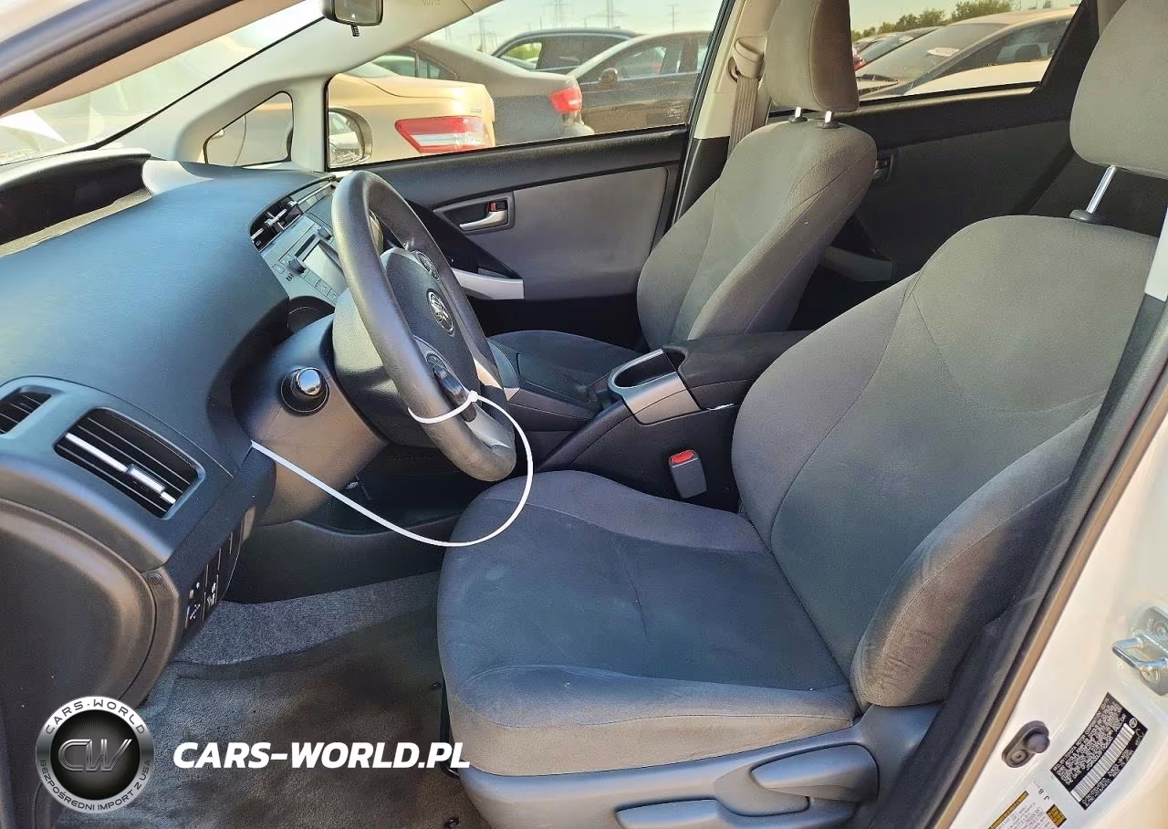 2015 Toyota Prius Two VIN:JTDKN3DU9F1928045 - 7
