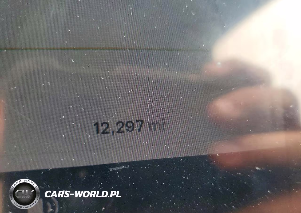 2024 Tesla Model Y VIN:7SAYGDED4RA325007 - 9
