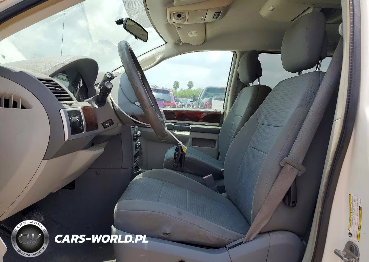 2010 Chrysler Town & Country Touring VIN:2A4RR5D13AR460543 - 7