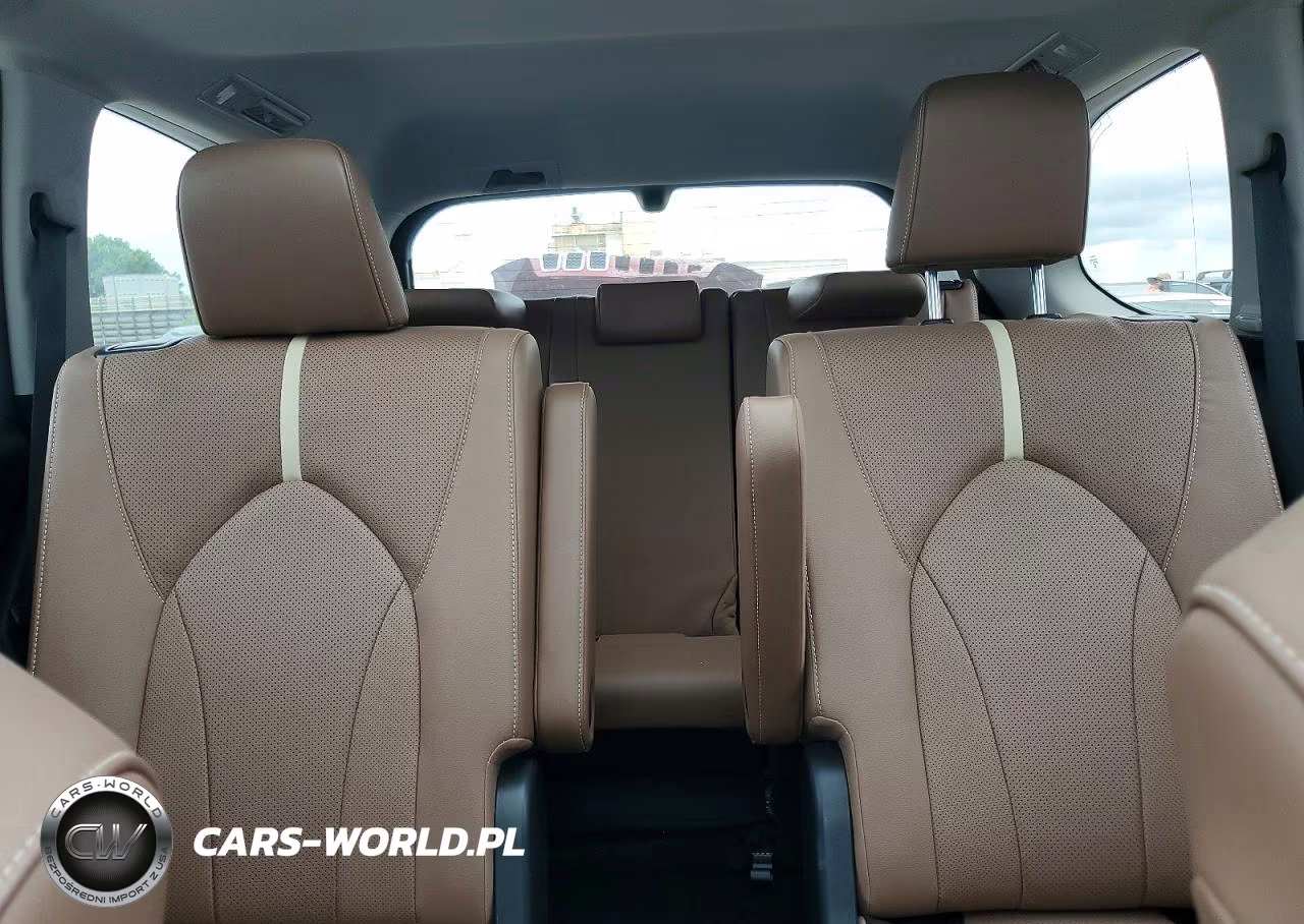 2024 Toyota Grand Highlander Platinum VIN:5TDAAAB52RS041109 - 10