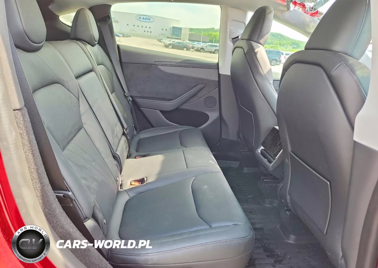 2026 Tesla Model Y VIN:7SAYGDEE7TF558348 - 10
