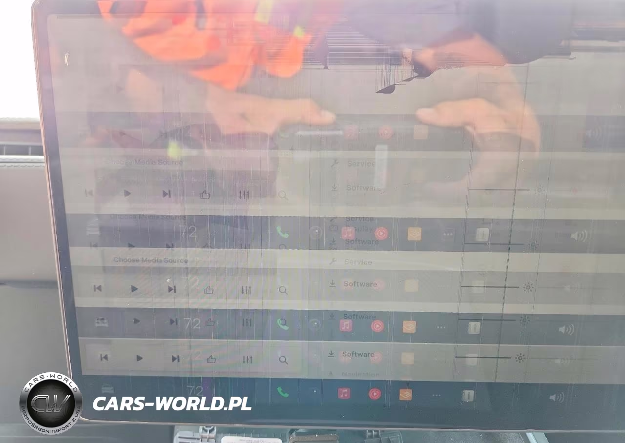 2026 Tesla Model Y VIN:7SAYGDEE7TF558348 - 9