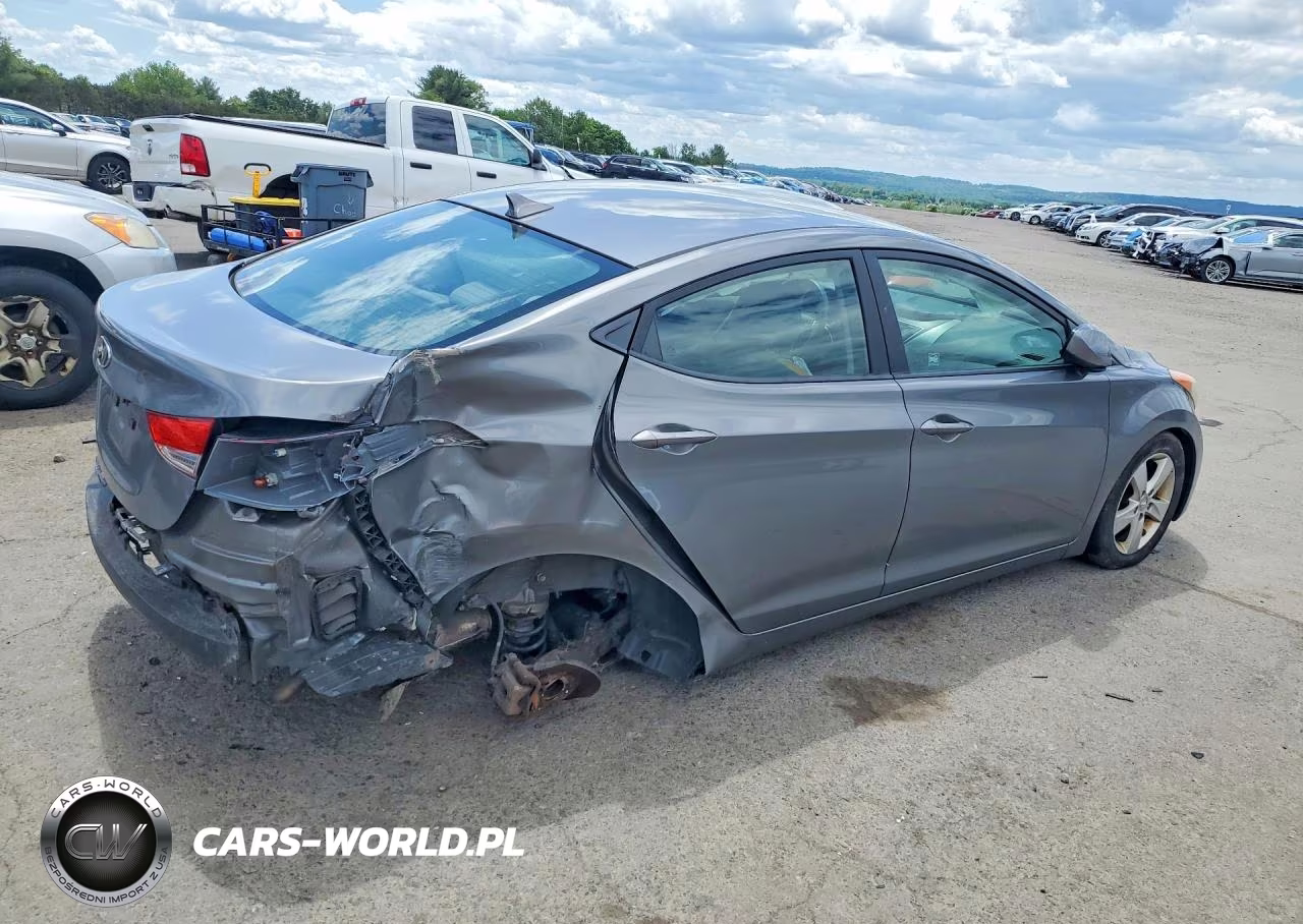 2013 Hyundai Elantra VIN:5NPDH4AE9DH426886 - 3