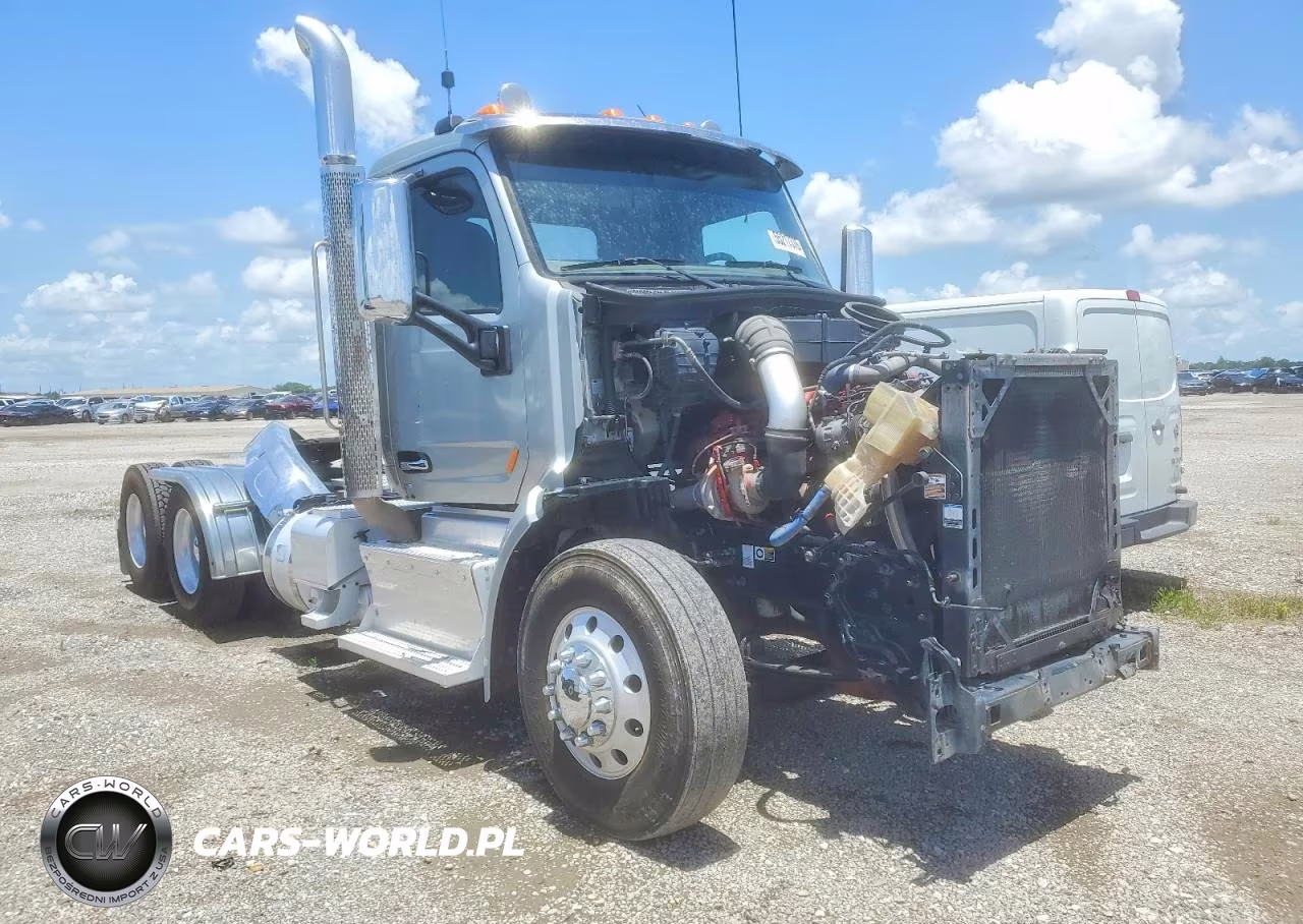 2016 Peterbilt 579 Semi Truck