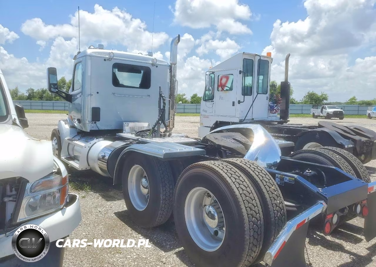 2016 Peterbilt 579 Semi Truck VIN:1XPBD49X3GD325389 - 3
