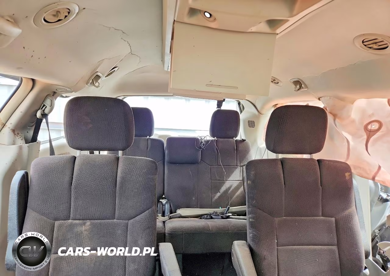 2011 Chrysler Town & Country Touring VIN:2A4RR5DG9BR720028 - 10