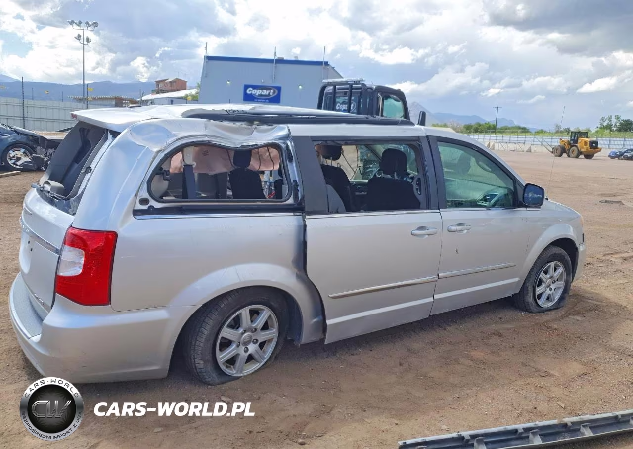 2011 Chrysler Town & Country Touring VIN:2A4RR5DG9BR720028 - 3