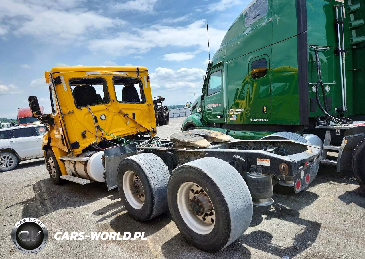 2018 Freightliner Cascadia 125 Semi Truck VIN:3AKJGEDV3JSJN8557 - 3