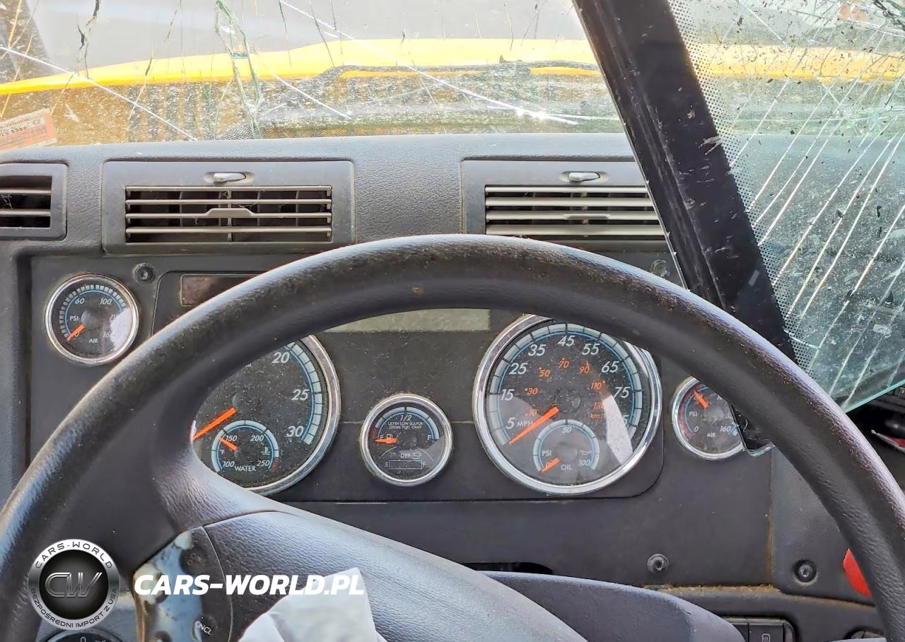 2018 Freightliner Cascadia 125 Semi Truck VIN:3AKJGEDV3JSJN8557 - 8