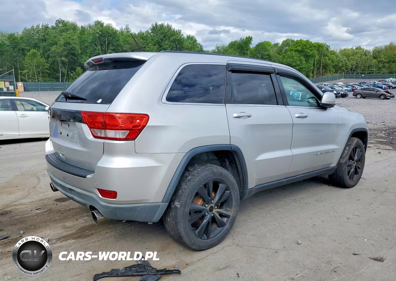 2012 Jeep Grand Cherokee Laredo VIN:1C4RJFAT5CC313337 - 3