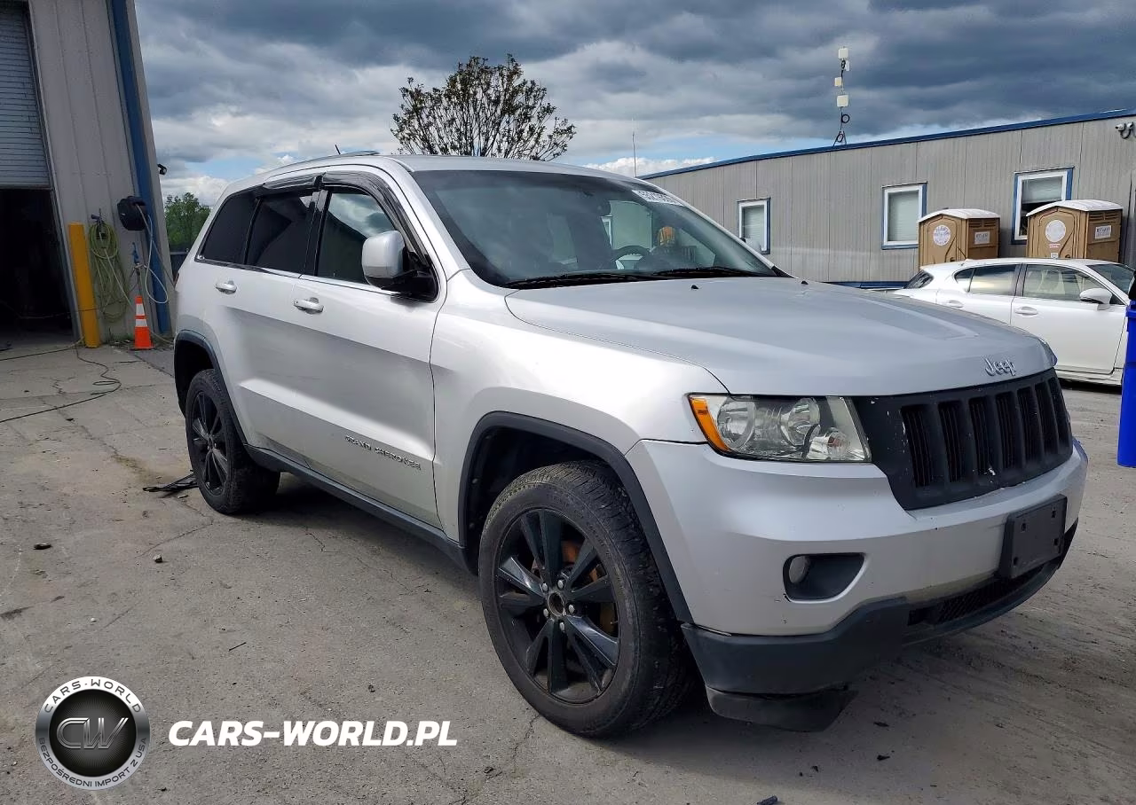 2012 Jeep Grand Cherokee Laredo VIN:1C4RJFAT5CC313337 - 4