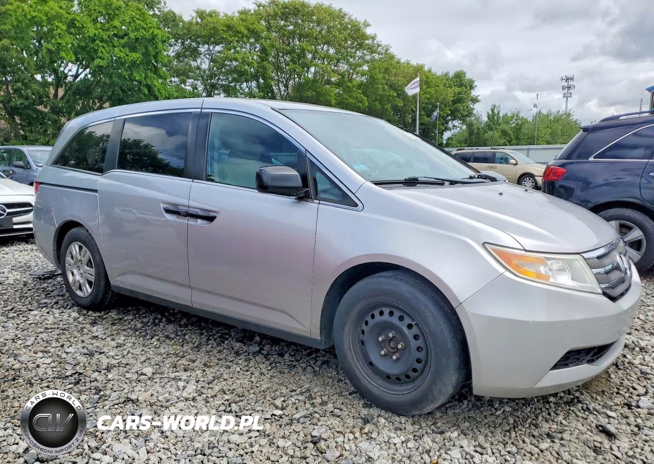 2013 Honda Odyssey Lx VIN:5FNRL5H20DB071885 - 4