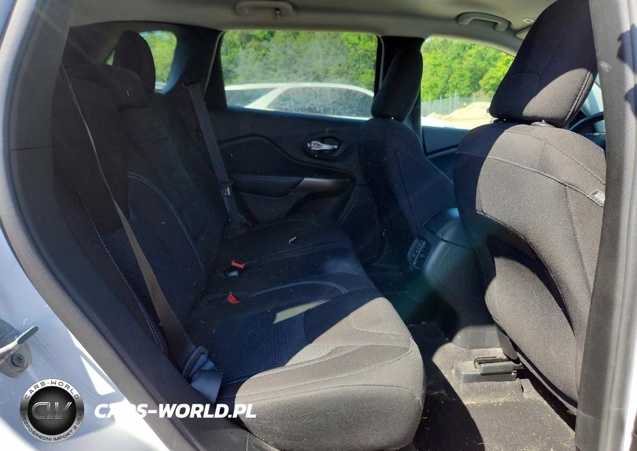 2019 Jeep Cherokee Latitude VIN:1C4PJLCBXKD326703 - 11