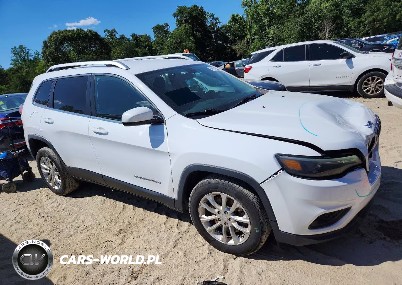 2019 Jeep Cherokee Latitude VIN:1C4PJLCBXKD326703 - 4