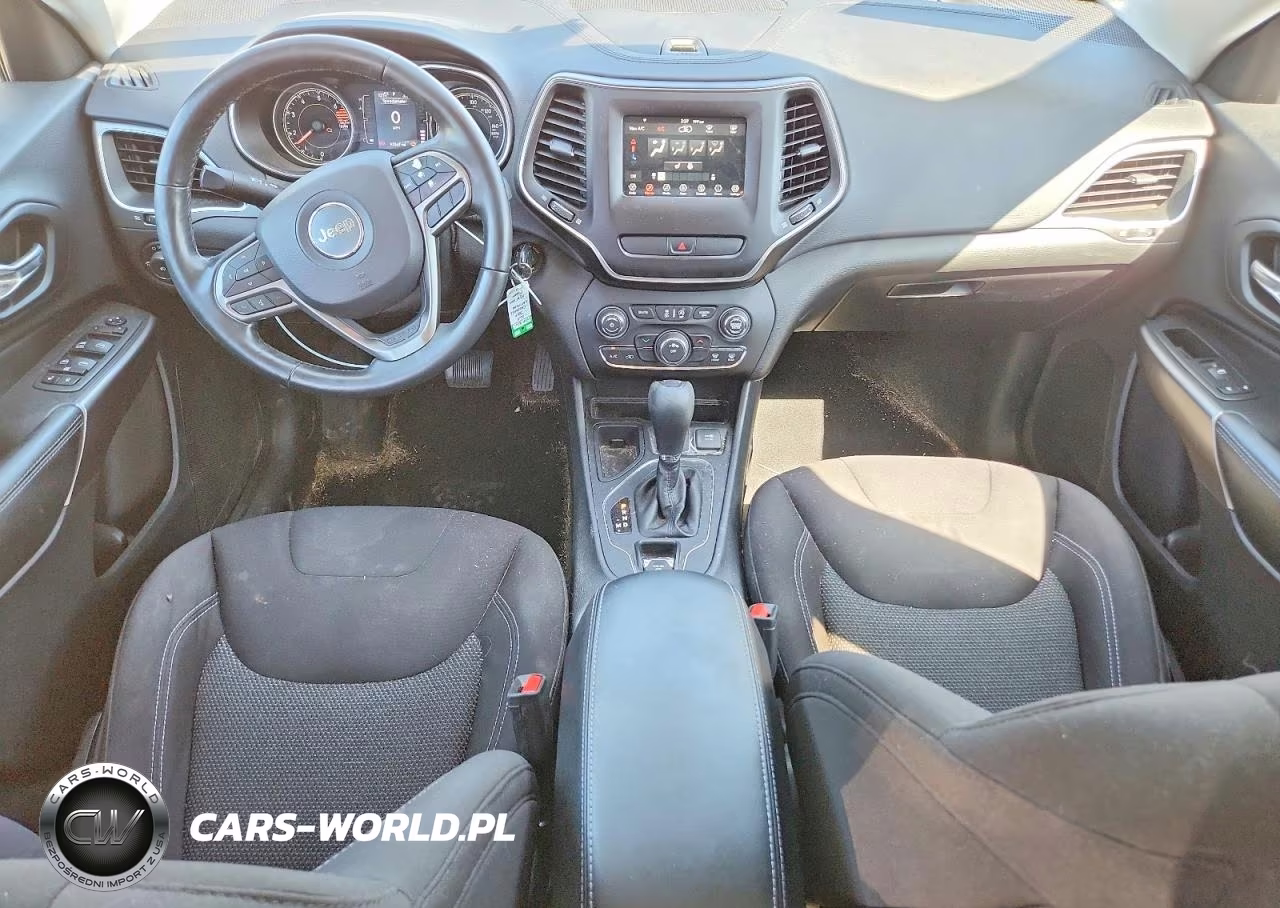 2019 Jeep Cherokee Latitude VIN:1C4PJLCBXKD326703 - 8