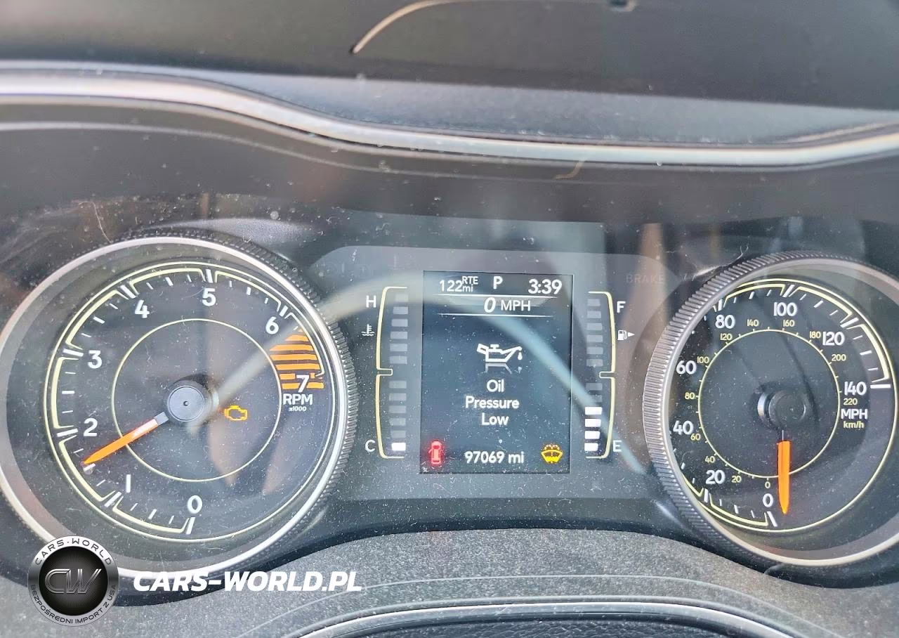 2019 Jeep Cherokee Latitude VIN:1C4PJLCBXKD326703 - 9