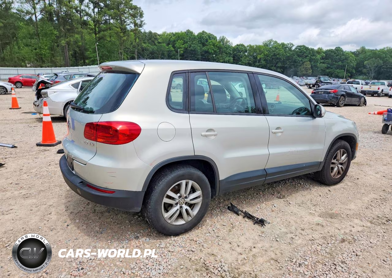 2012 Volkswagen Tiguan S VIN:WVGAV7AX1CW602915 - 3