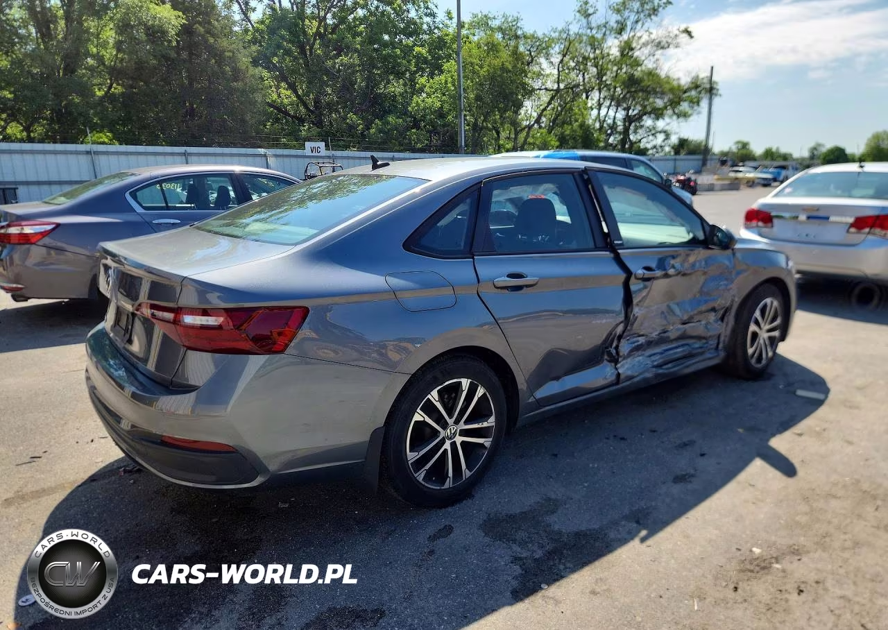2024 Volkswagen Jetta Sport VIN:3VWBM7BU9RM018963 - 3
