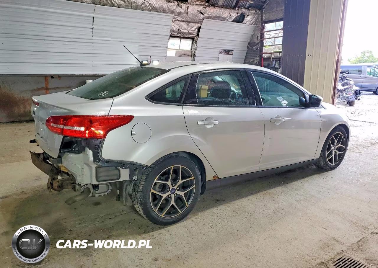 2017 Ford Focus Sel VIN:1FADP3H23HL237974 - 3
