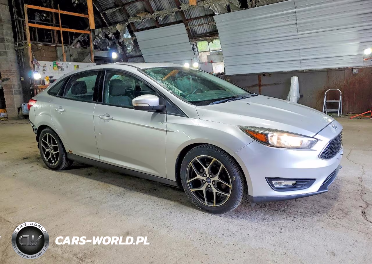 2017 Ford Focus Sel VIN:1FADP3H23HL237974 - 4