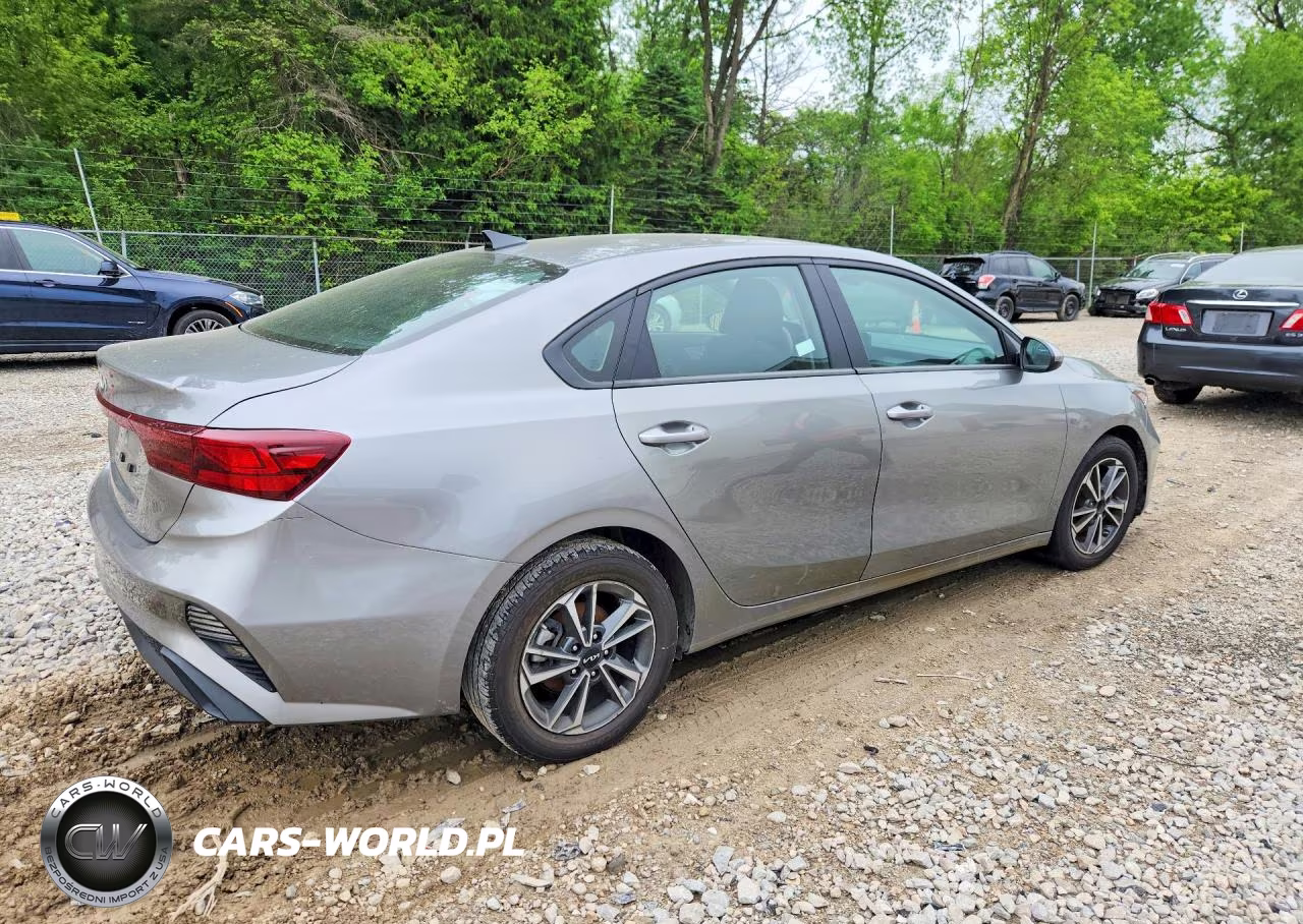 2024 Kia Forte Lxs VIN:3KPF24AD3RE751823 - 3