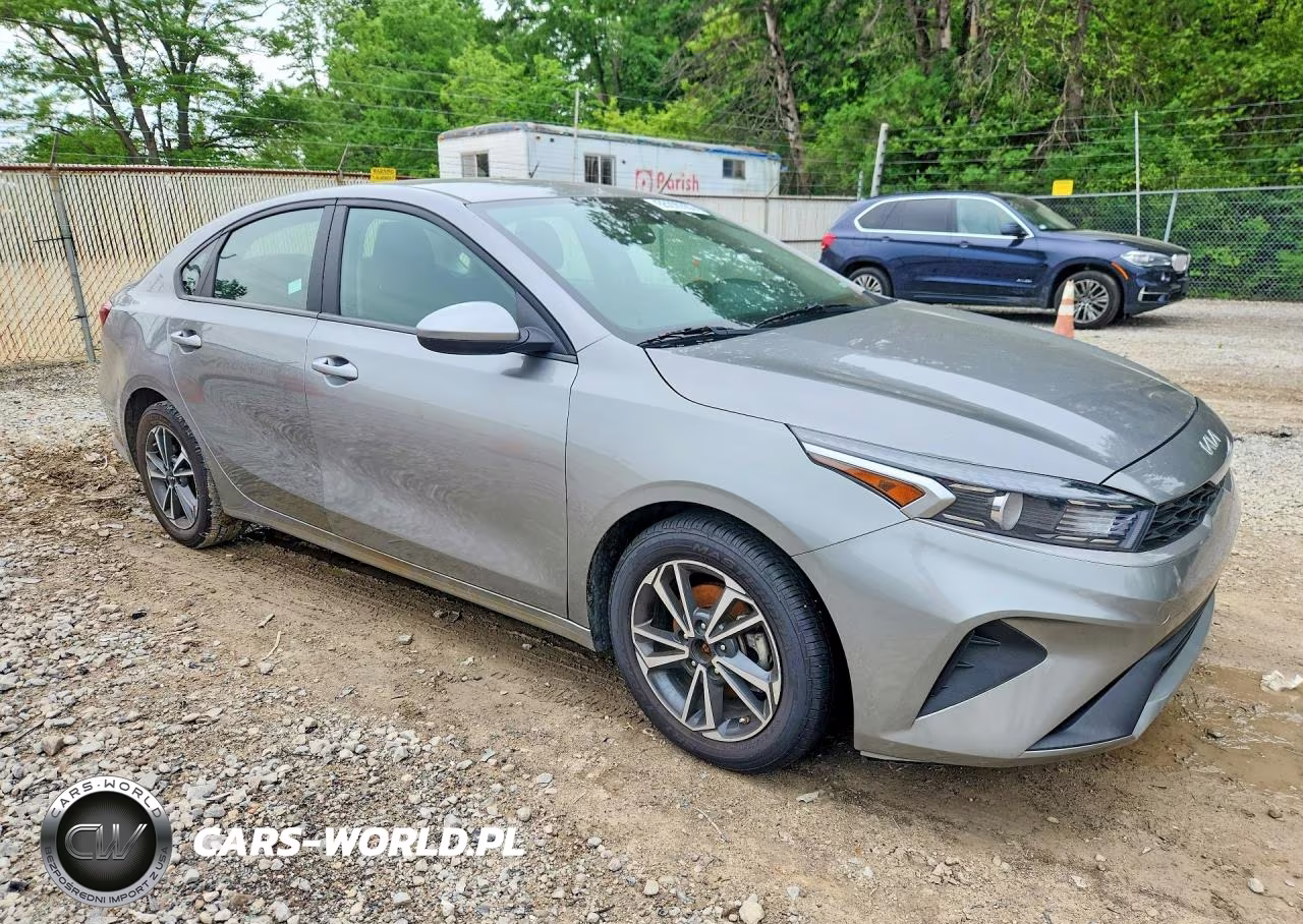 2024 Kia Forte Lxs VIN:3KPF24AD3RE751823 - 4