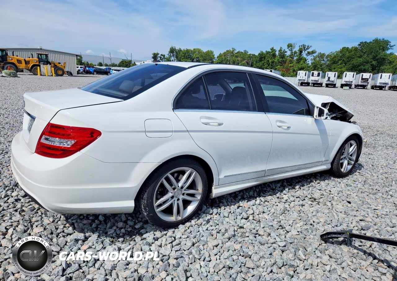 2013 Mercedes-Benz C 250 VIN:WDDGF4HBXDR271049 - 3