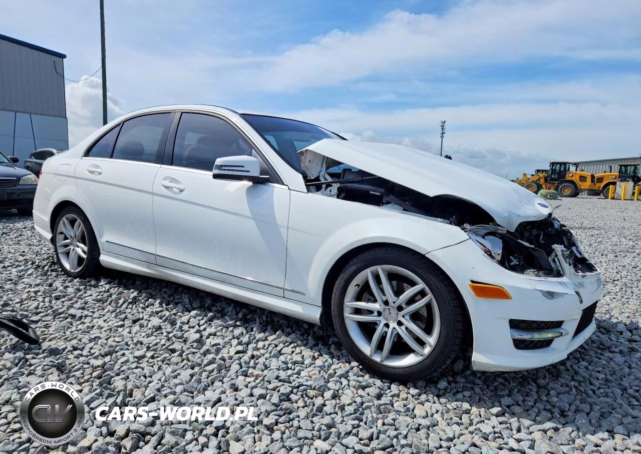 2013 Mercedes-Benz C 250 VIN:WDDGF4HBXDR271049 - 4