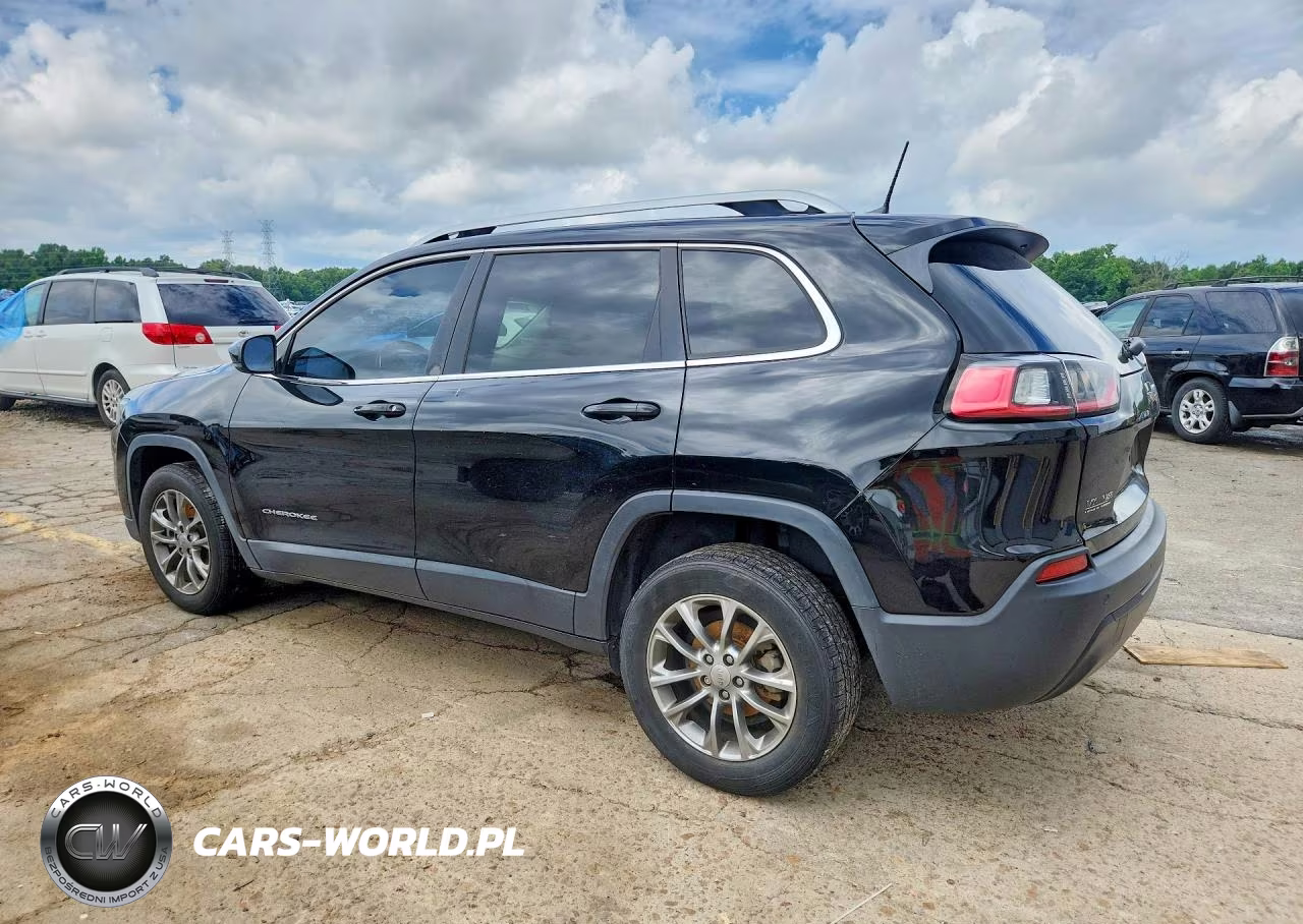 2019 Jeep Cherokee Latitude Plus VIN:1C4PJLLB1KD403586 - 2