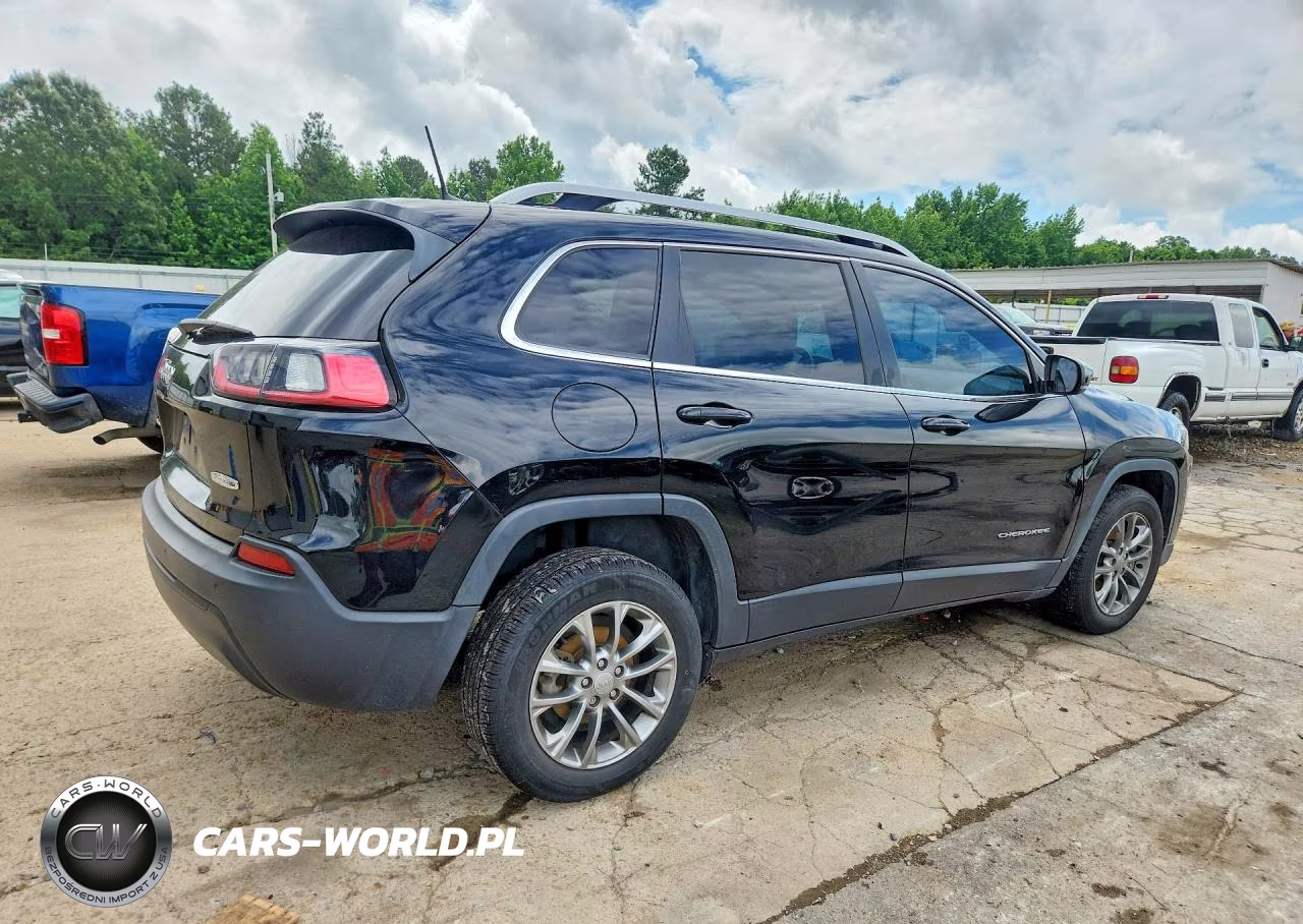 2019 Jeep Cherokee Latitude Plus VIN:1C4PJLLB1KD403586 - 3