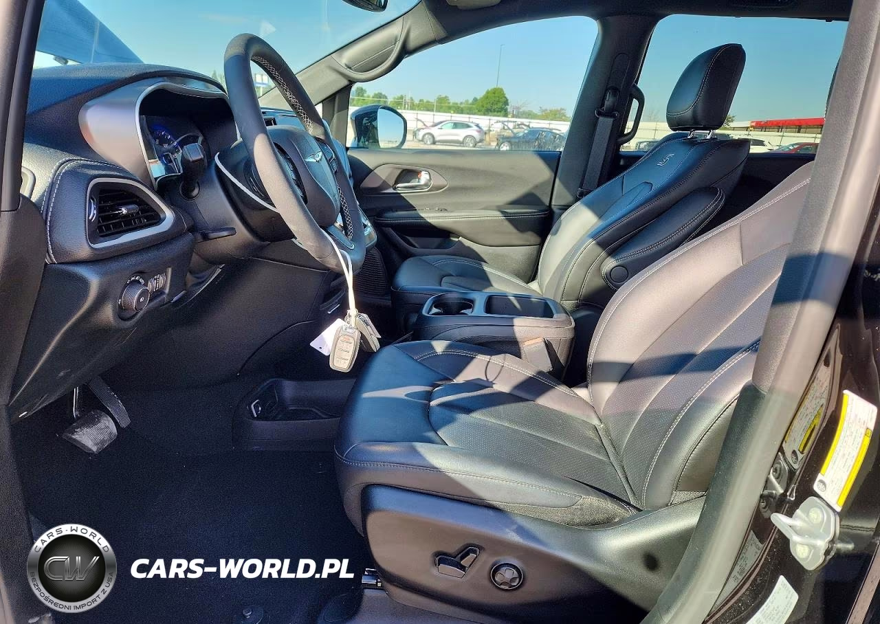 2026 Chrysler Pacifica Select VIN:2C4RC1BG3TR227322 - 7