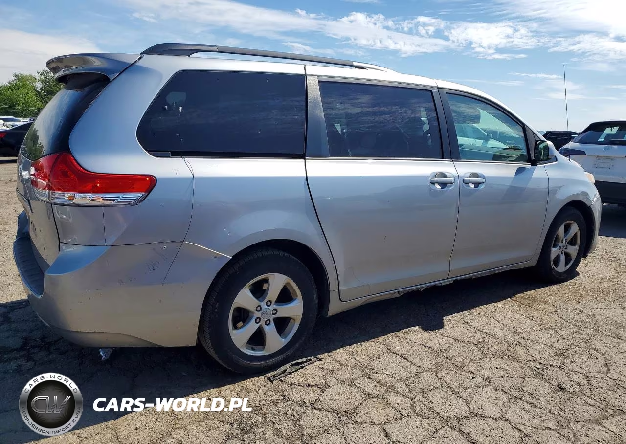 2011 Toyota Sienna Le VIN:5TDKK3DC4BS046889 - 3