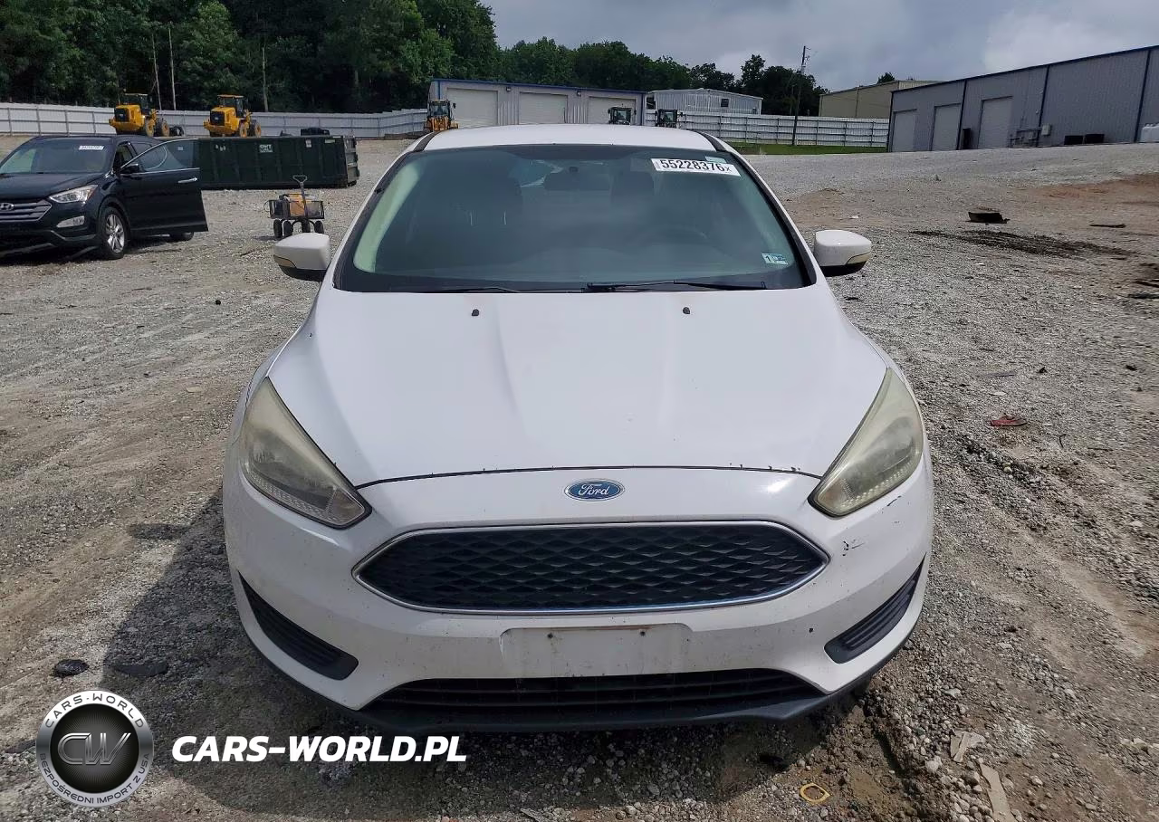 2017 Ford Focus Se VIN:1FADP3F28HL256247 - 5