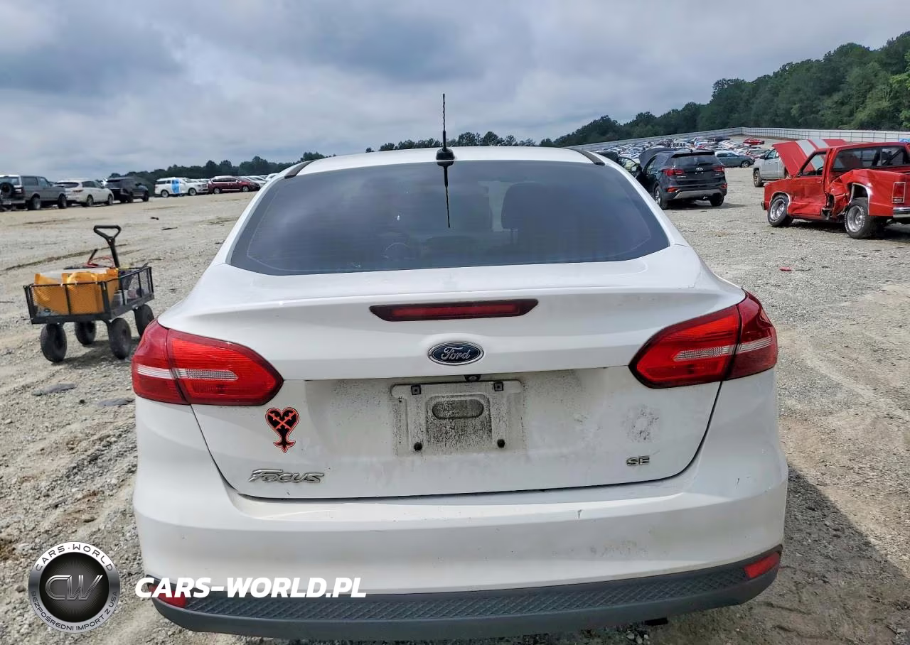 2017 Ford Focus Se VIN:1FADP3F28HL256247 - 6