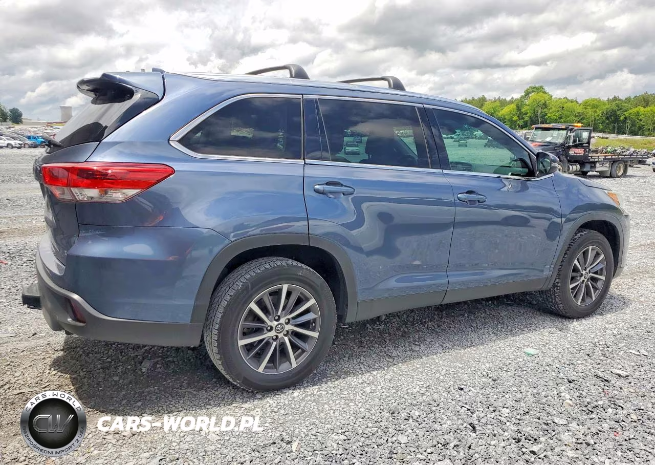2019 Toyota Highlander Xle VIN:5TDKZRFH9KS326864 - 3